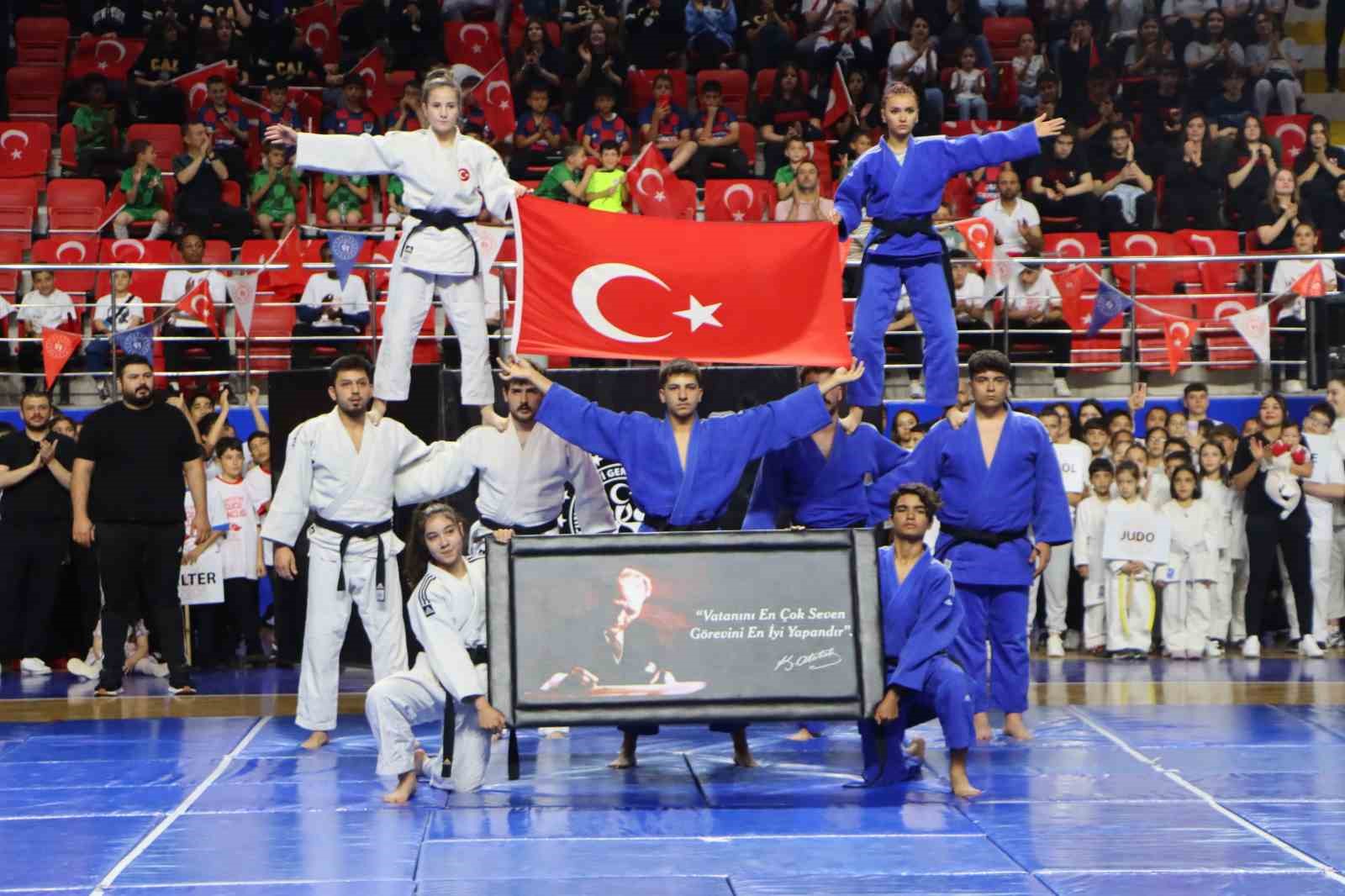 19 Mayıs Atatürk’ü Anma, Gençlik ve Spor Bayramı Burdur’da coşkuyla kutlandı