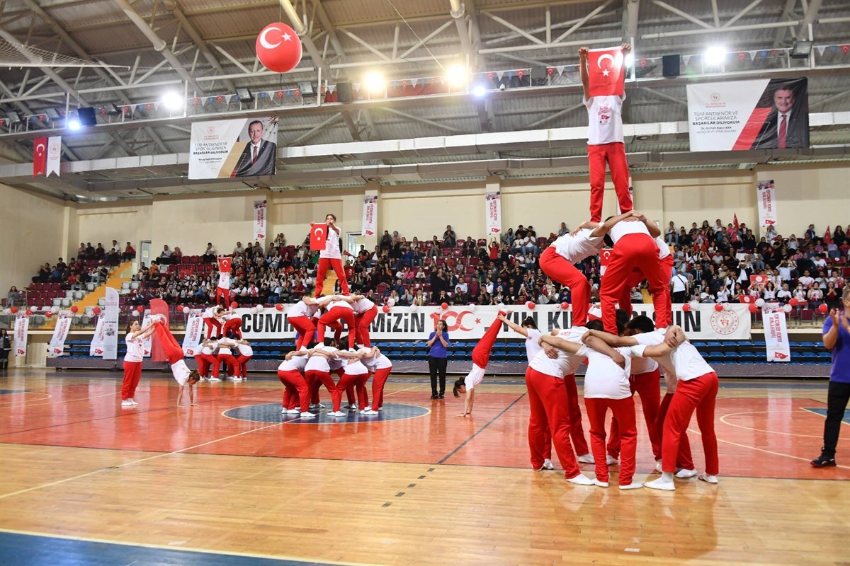 19 Mayıs Atatürk’ü Anma, Gençlik ve Spor Bayramı Isparta’da coşkuyla kutlandı