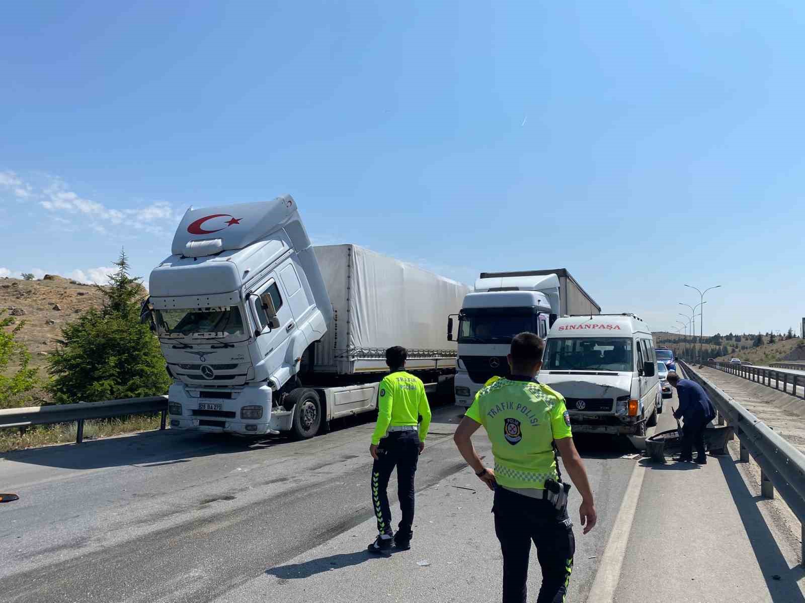 Afyonkarahisar’da trafik kazası: 6 yaralı