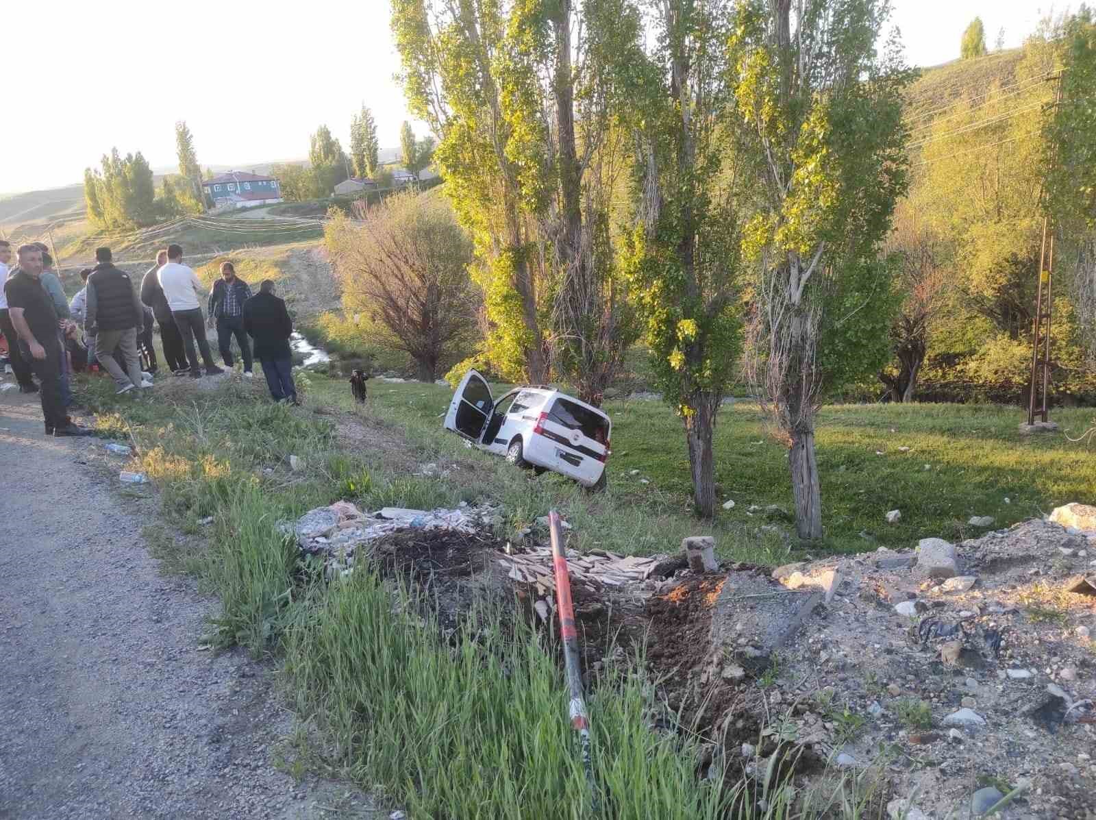 Ağrı’da yola çıkan inek kazaya neden oldu: 6 yaralı