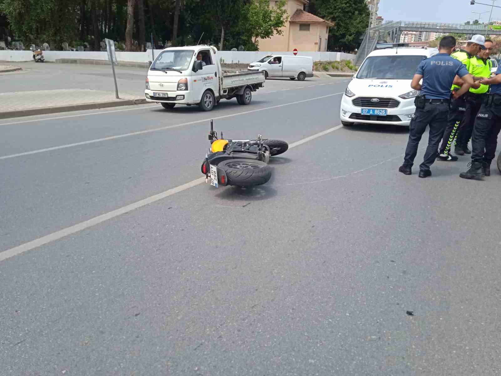 Alanya’da iki motosiklet çarpıştı; 1 yaralı