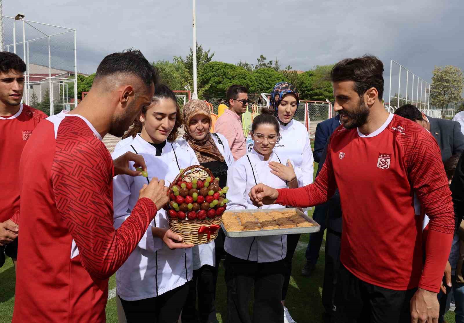 Aşçılardan Sivasspor’a tatlı dopingi