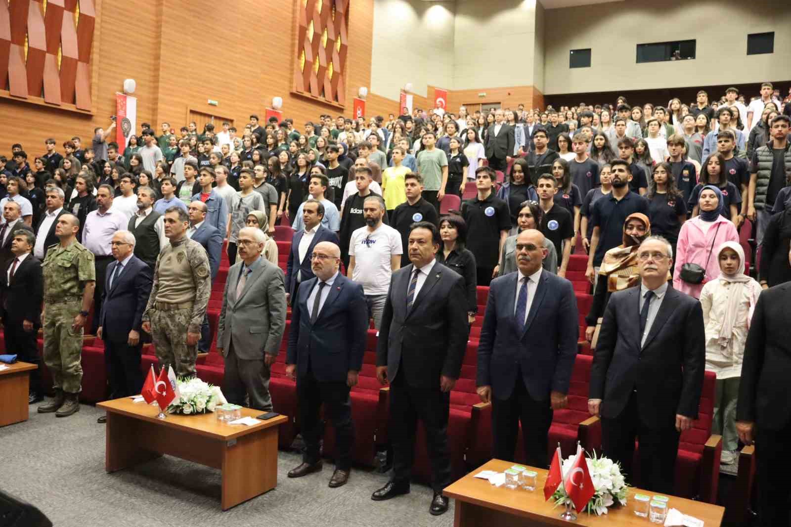 Atanur Aydın’dan öğrencilere: “Siz bizim paydaşımız değil, geleceğimizsiniz ve bizim takım arkadaşımızsınız”