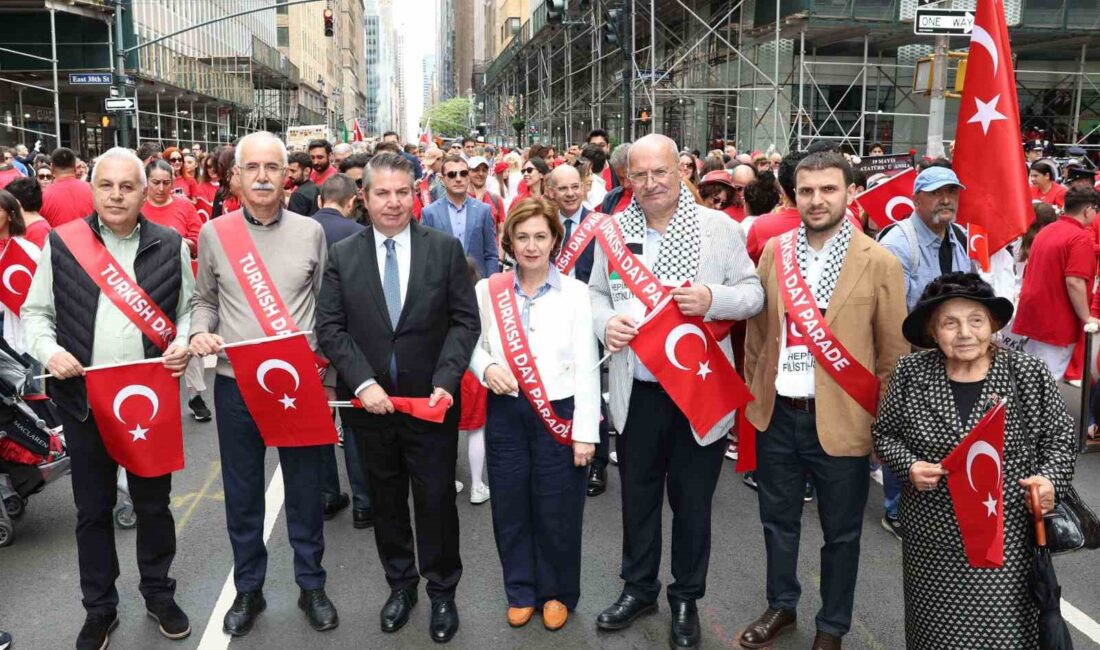 ATO YÖNETİM KURULU BAŞKANI GÜRSEL BARAN VE BERABERİNDEKİ ATO HEYETİ,