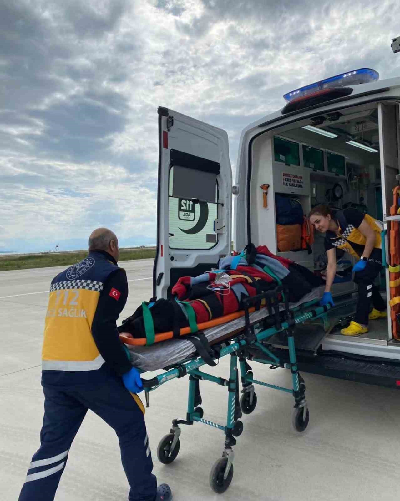 Attan düşen hasta helikopter ambulansla Van’a sevk edildi