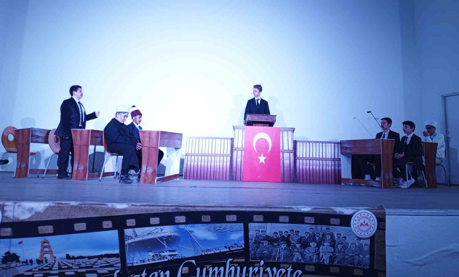 Bafra’da “Kurtuluş’tan Cumhuriyet’e” sahnelendi