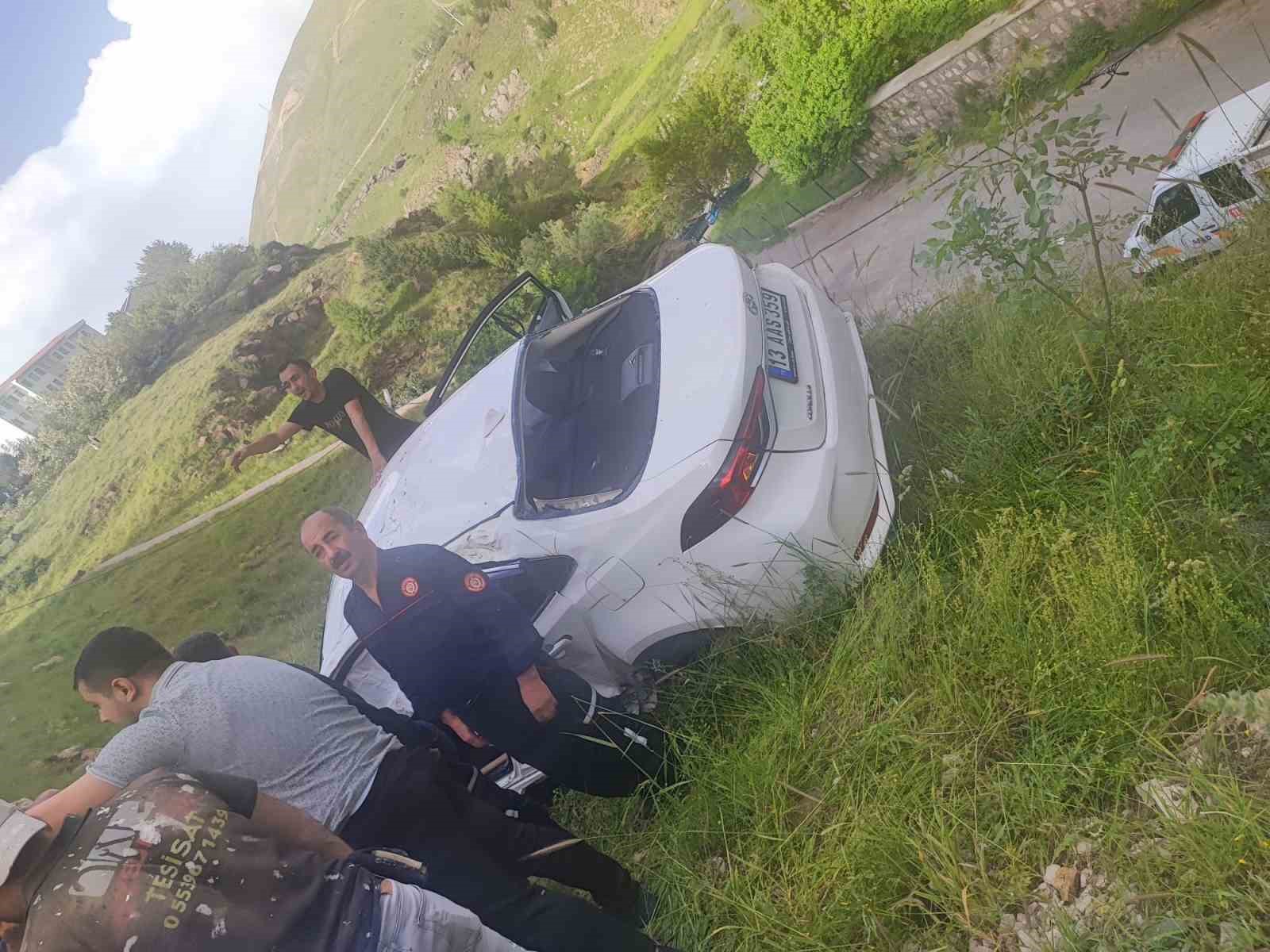 Bitlis’te minibüsle otomobil çarpıştı: 1 yaralı