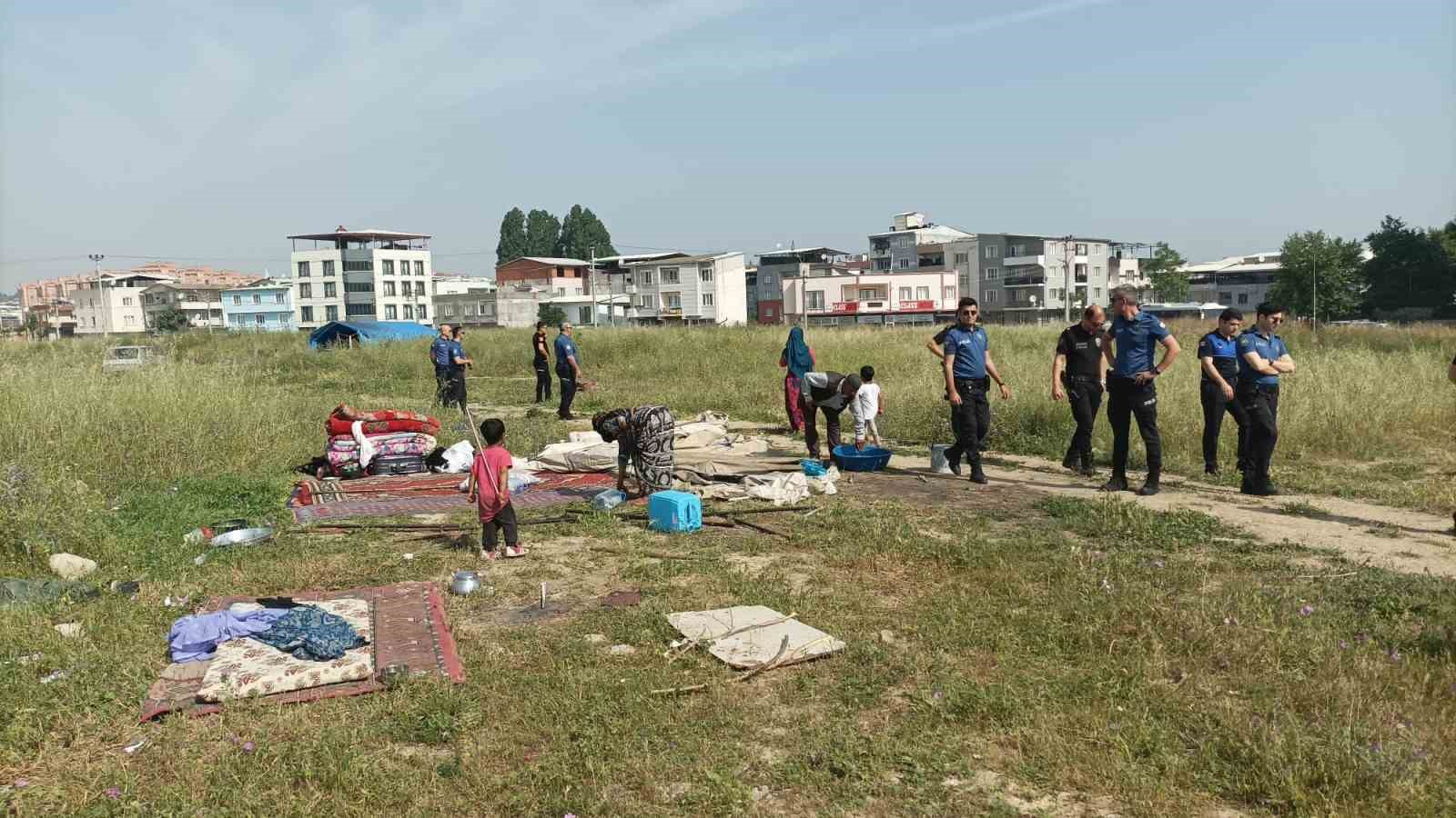 Bursa’da başıboş atlar ve göçebe çadırları toplandı