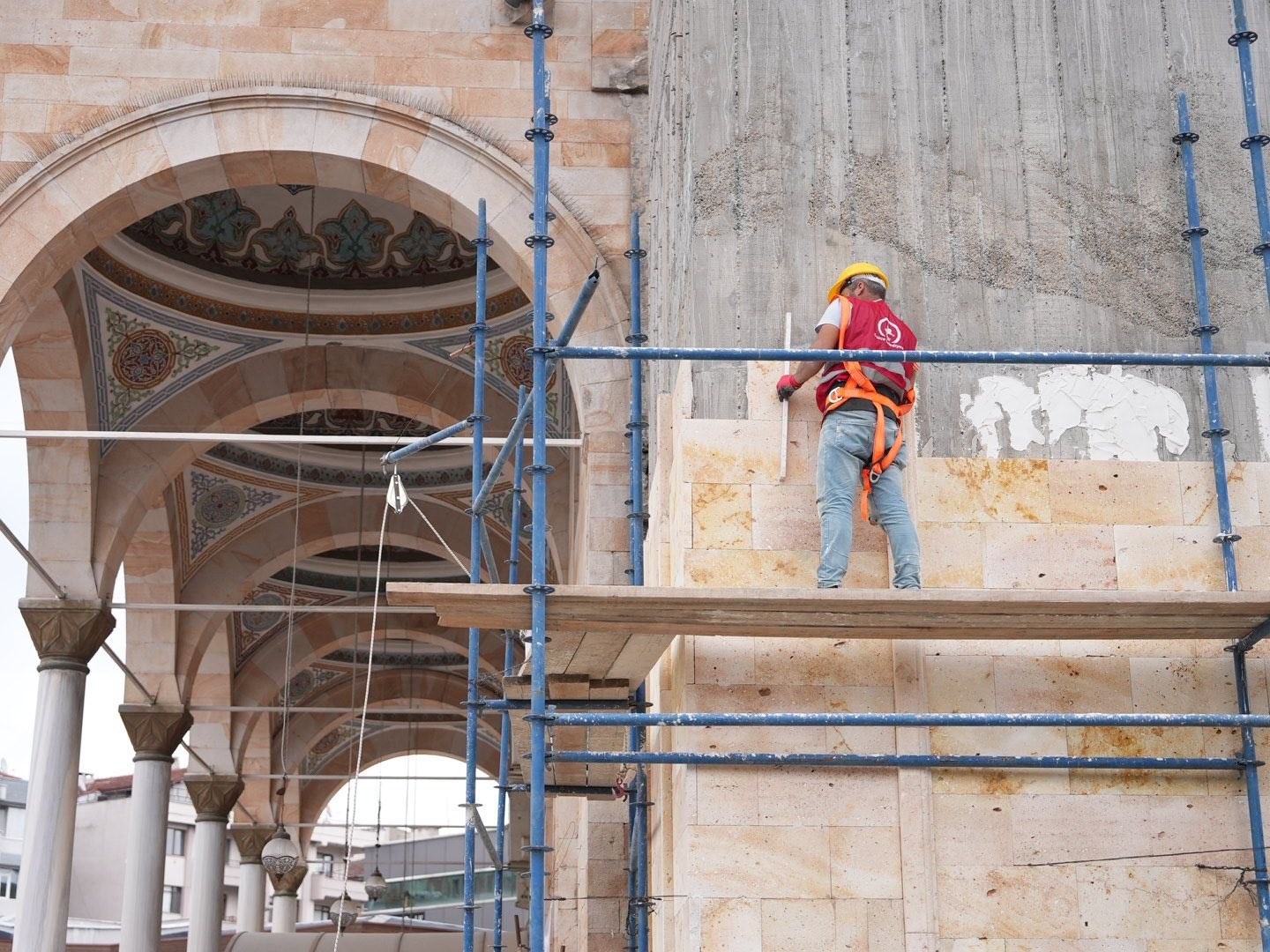 Cedidiye camisinin minareleri şekilleniyor