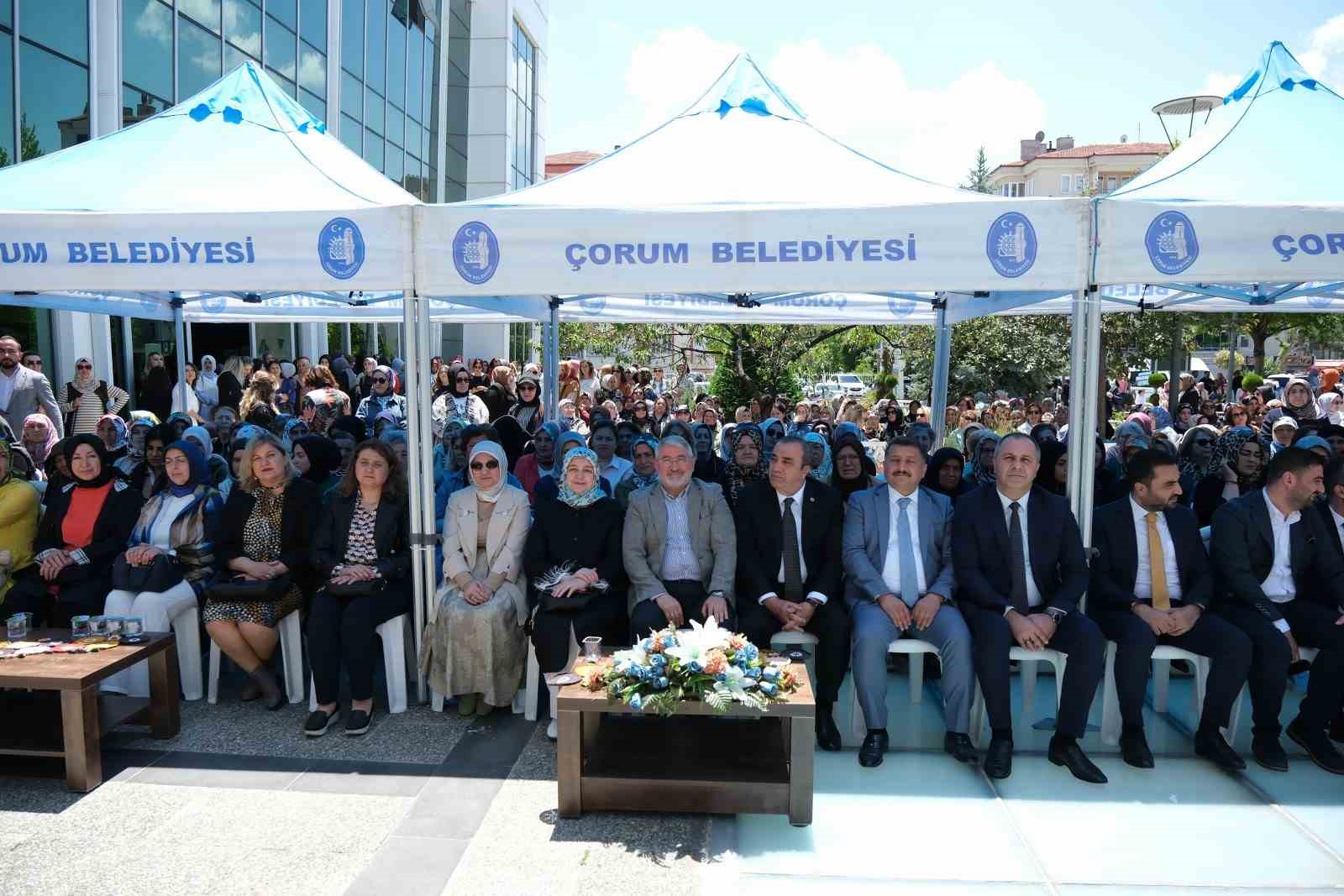 Çorum’da el emeği, göz nuru eserler görücüye çıktı