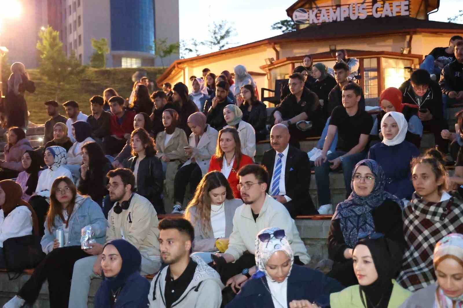 Düzce Üniversitesi’nde açık hava sinema günleri