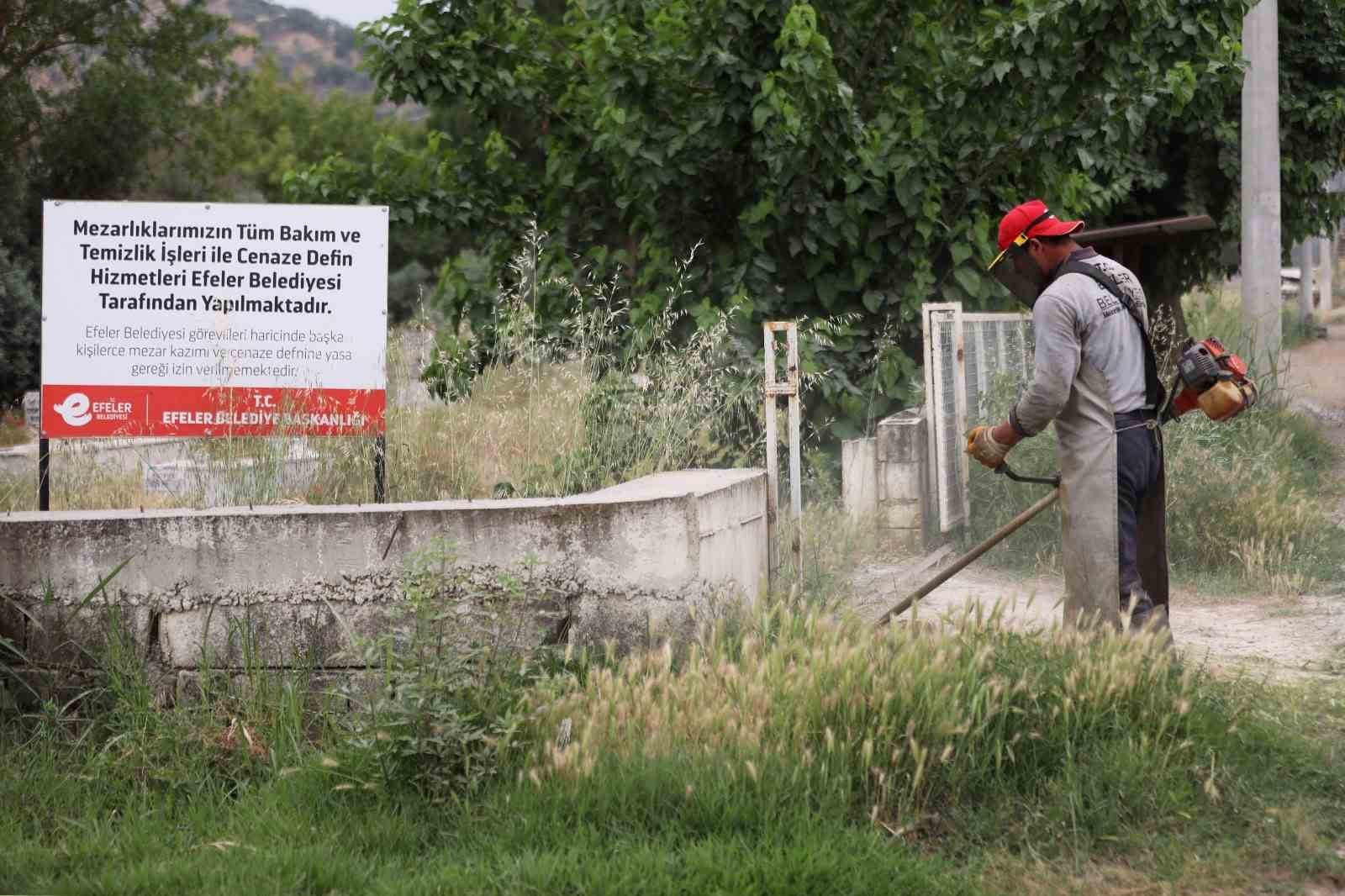 Efeler Belediyesi mezarlıklardaki çalışmalarını sürdürüyor