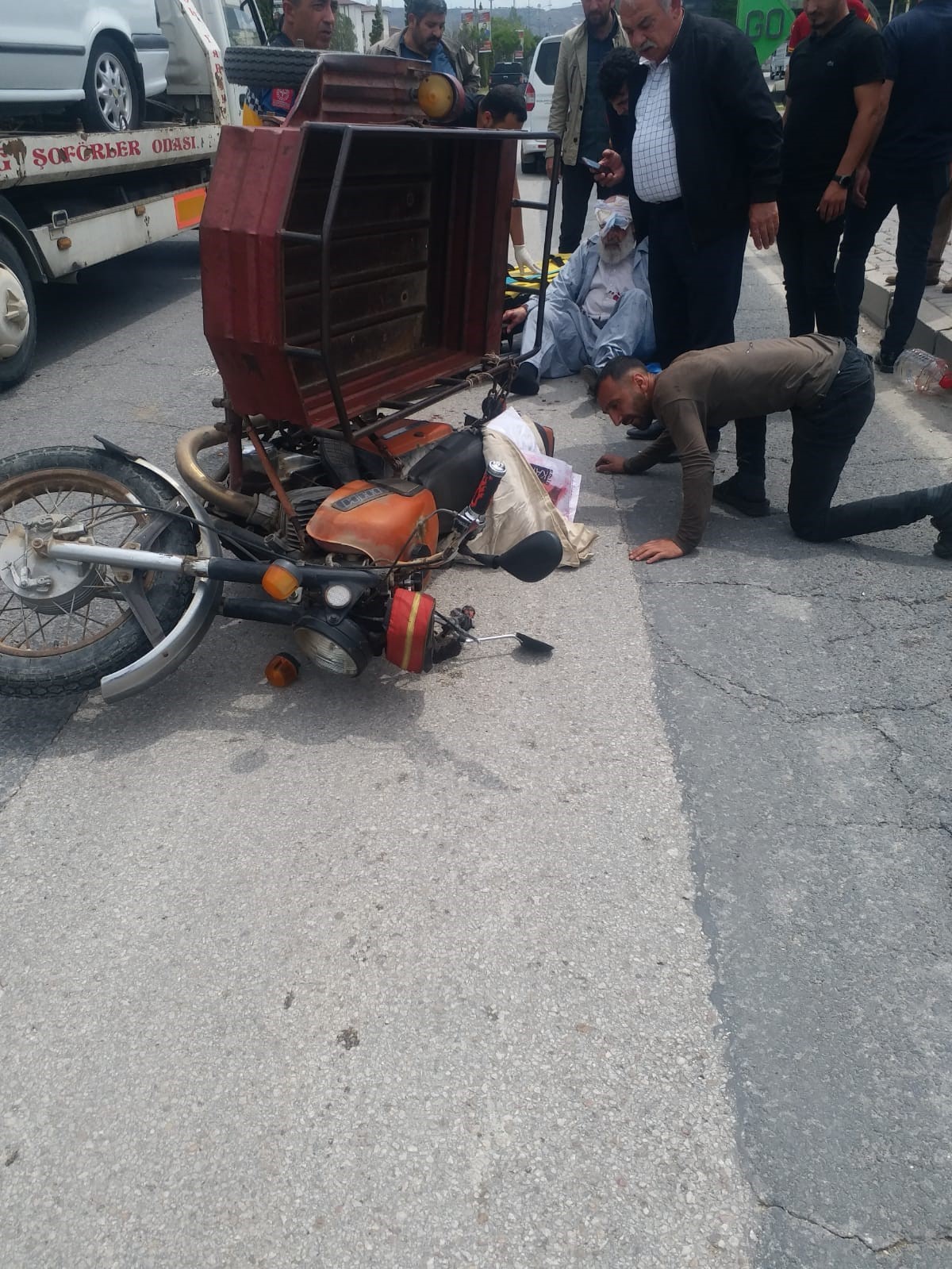 Elazığ’da sepetli motor devrildi: 1 yaralı