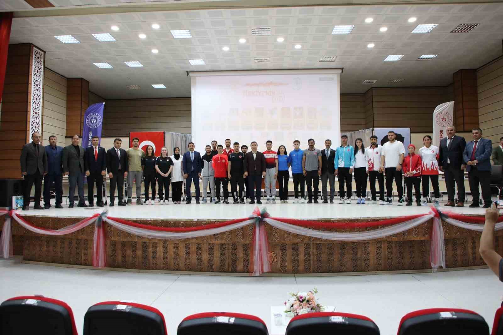 Erzincan’da “19 Mayıs’ta 19 Başarılı Genç” isimli söyleşi programı düzenlendi