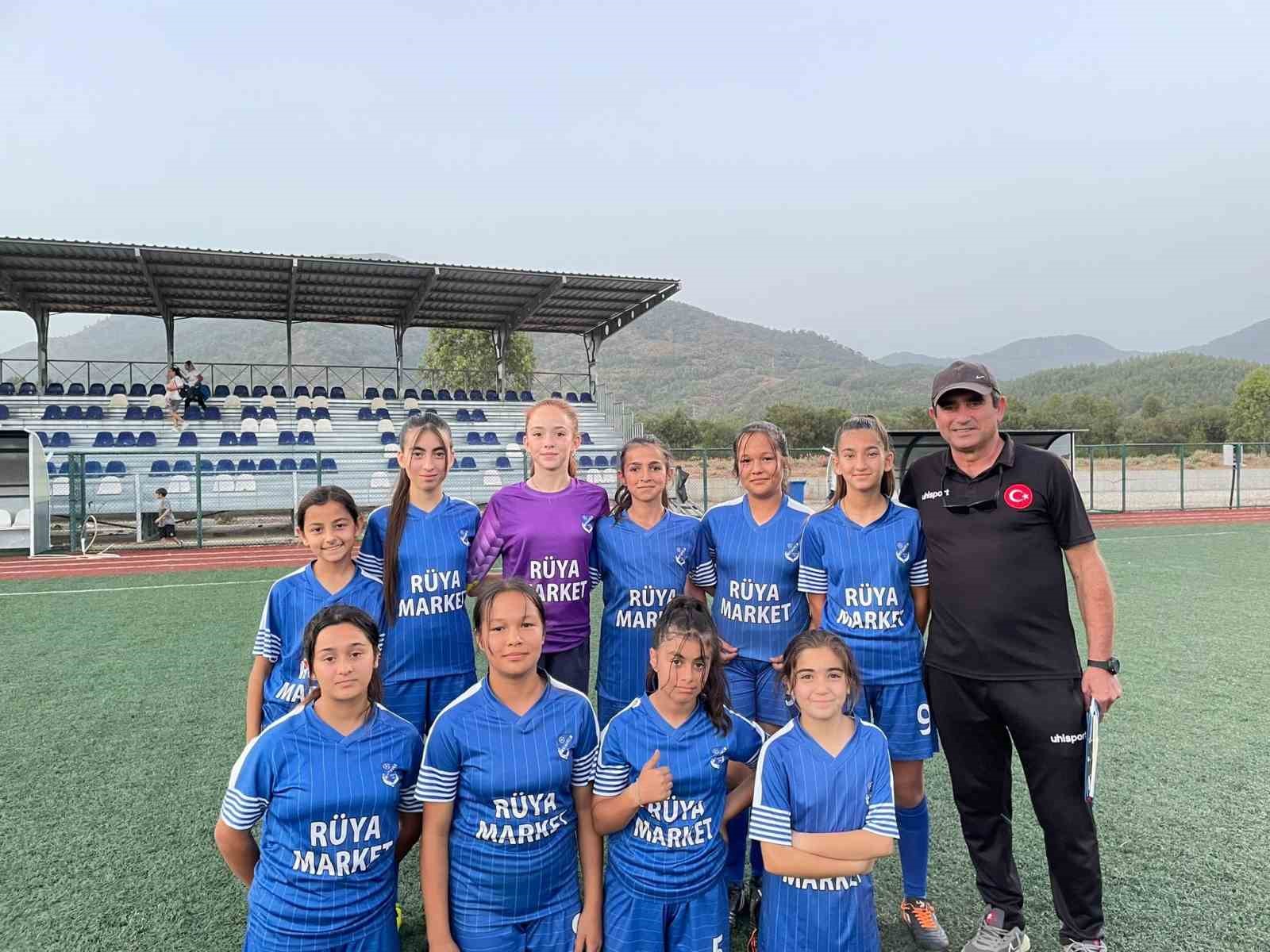 Fethiye’nin kadın futbol takımı çalışmalarını sürdürüyor