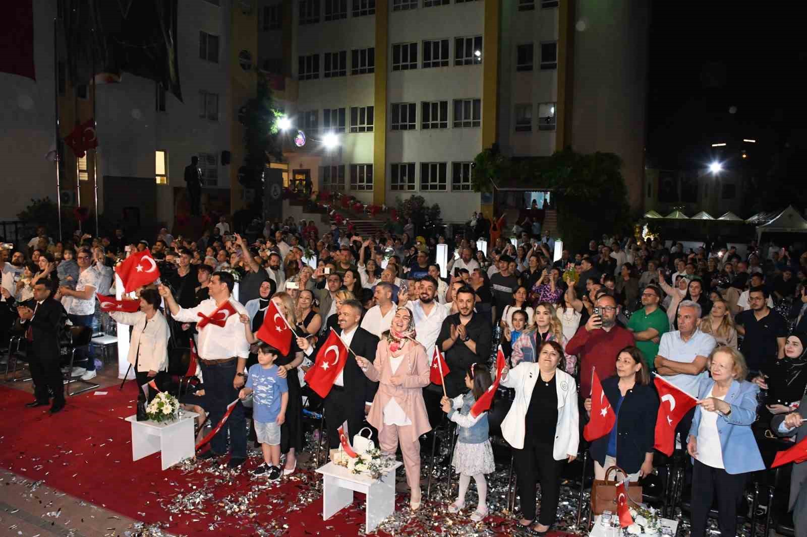 GKV Özel İlkokulu 60. yıl mezunlarını uğurladı