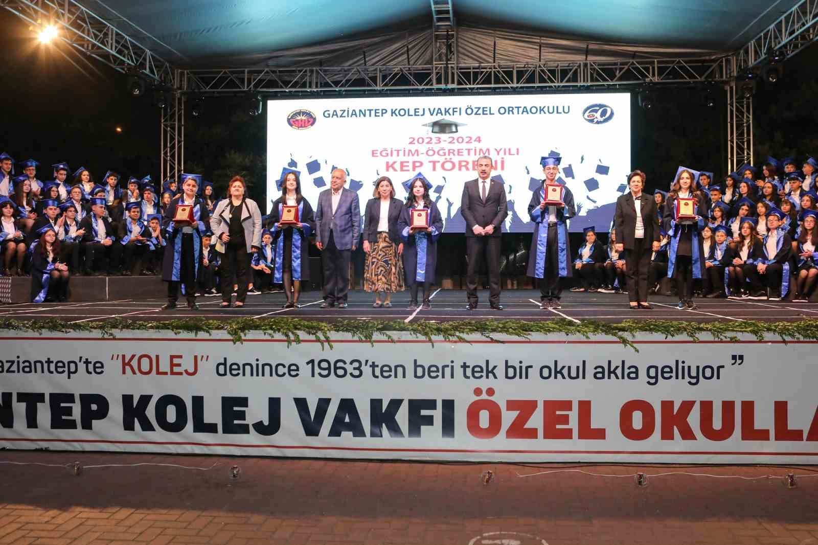 GKV Özel Ortaokulu 60. Yıl mezunlarını uğurladı