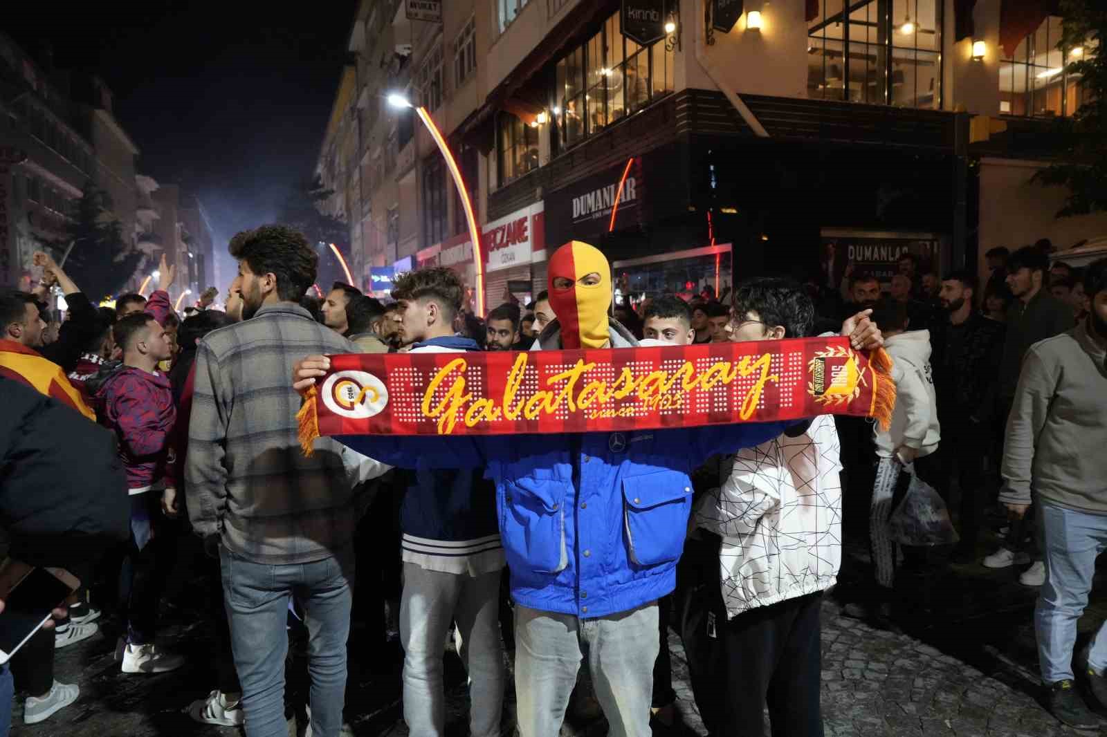 Gümüşhane’de Galatasaray’ın şampiyonluğu coşkuyla kutlandı