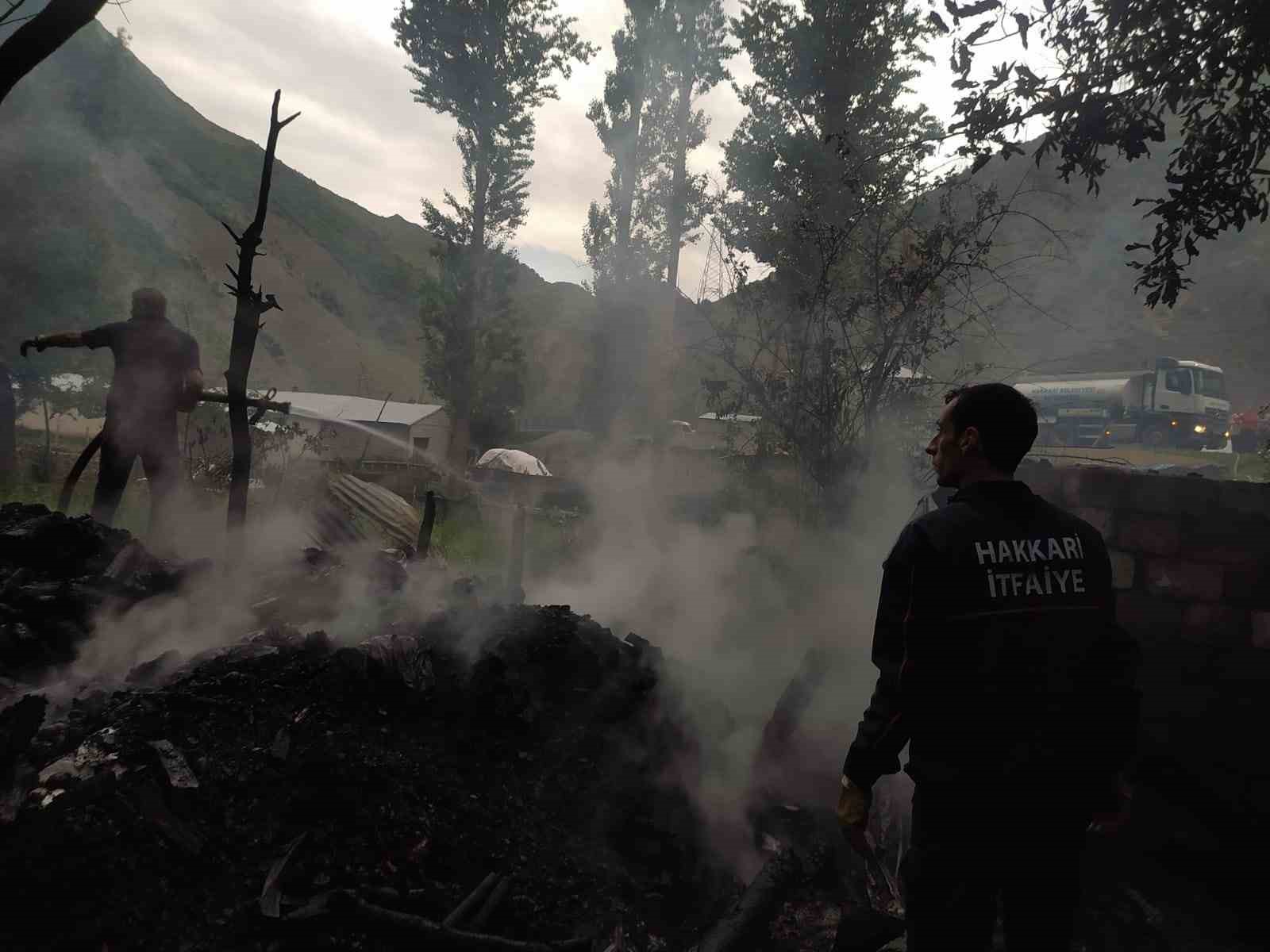 Hakkari’de korkutan yangına zamanında müdahale