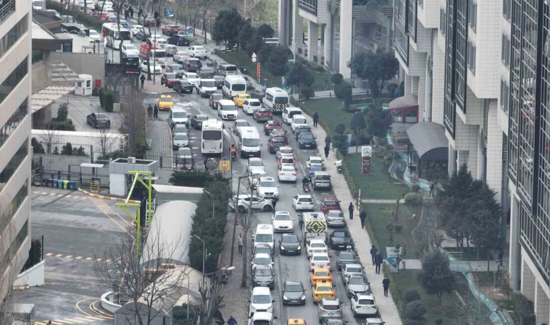 İSTANBUL’DA TAŞIT YOĞUNLUĞU DİKKAT