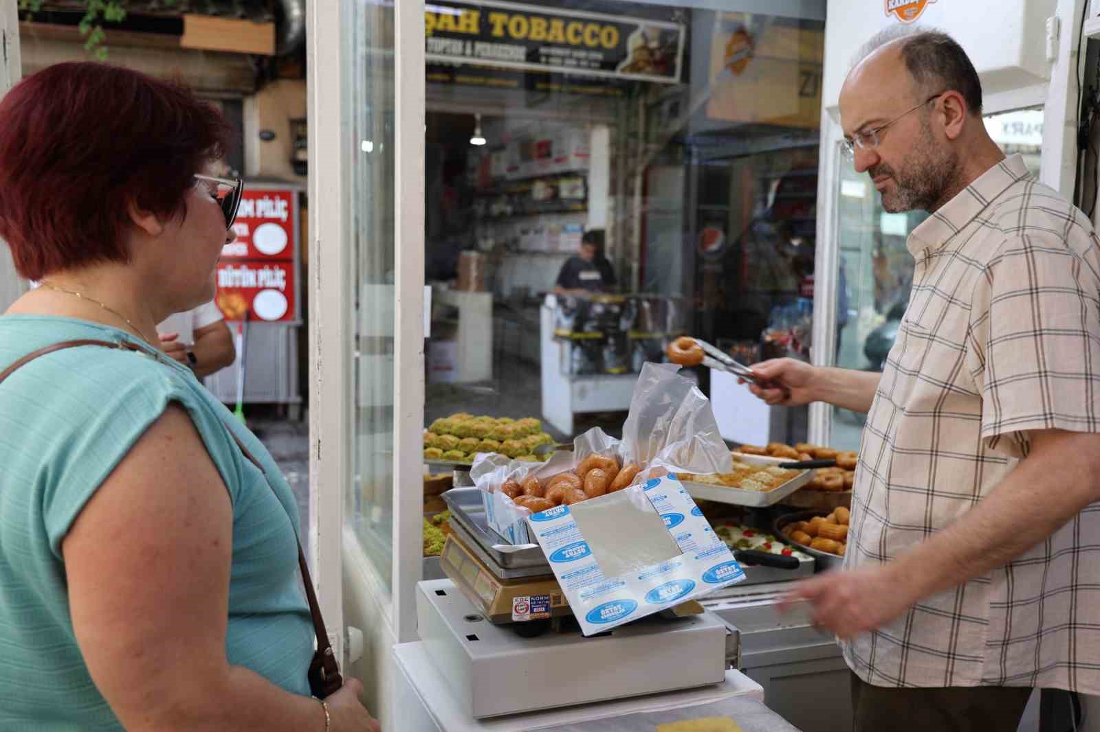 İzmir’de 7 metrekarelik dükkanda 100 yıllık tatlı durağı