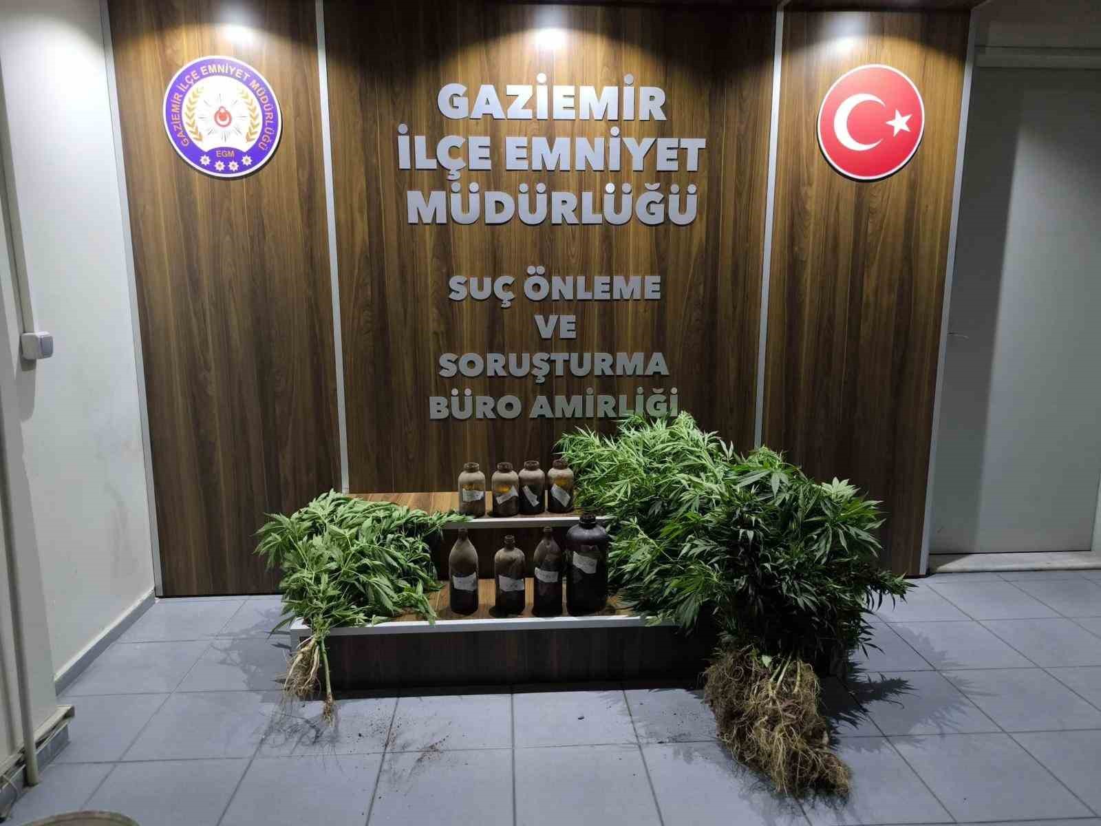 İzmir’de zehir tacirine polis baskını