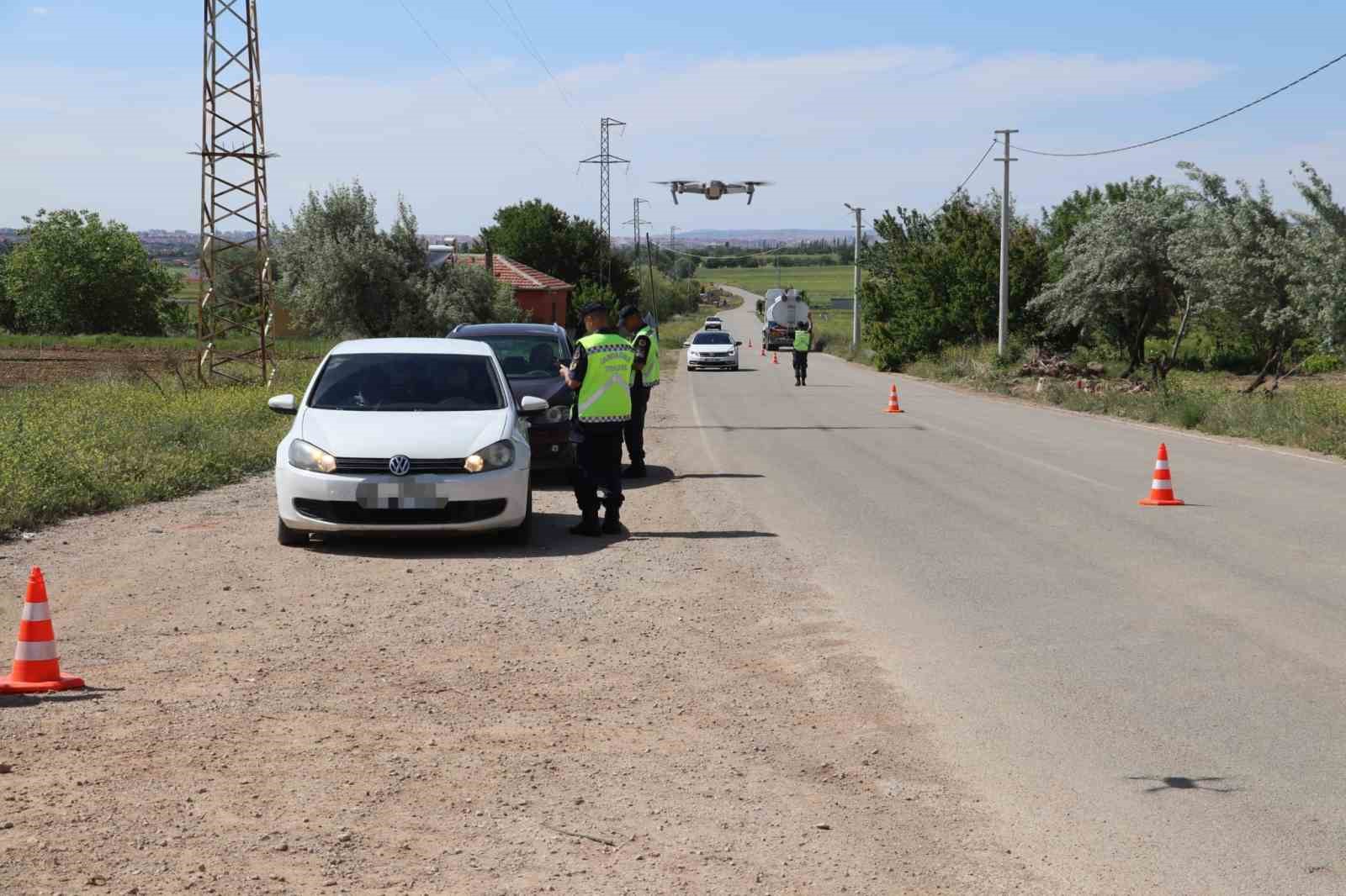 Jandarma dron ile havadan denetliyor