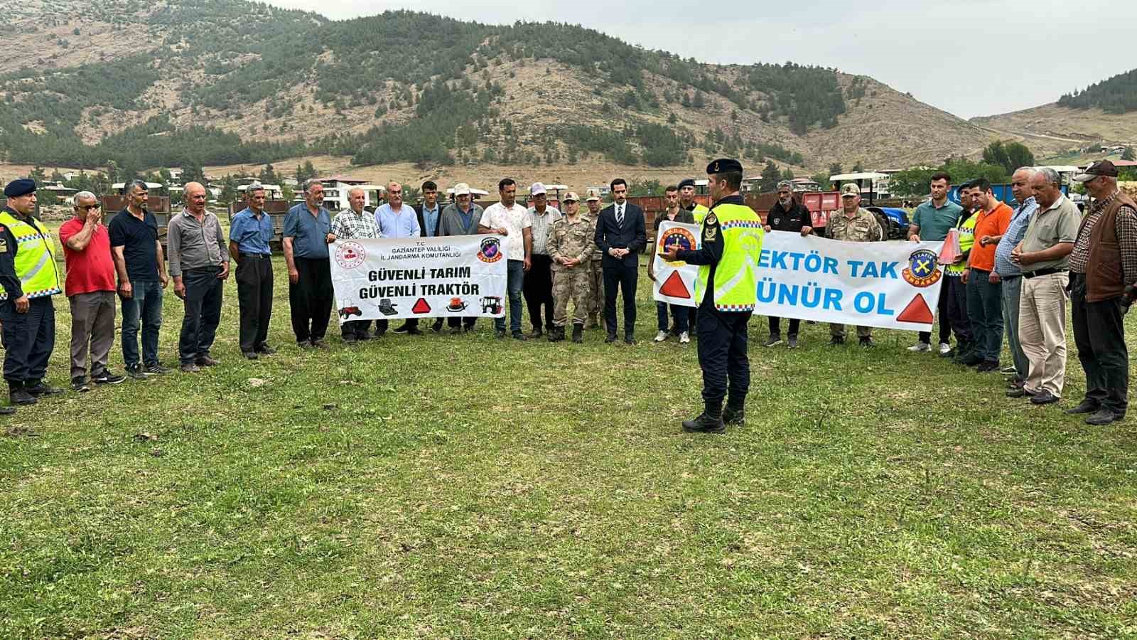 Jandarmadan traktör sürücülerine güvenli tarım eğitimi