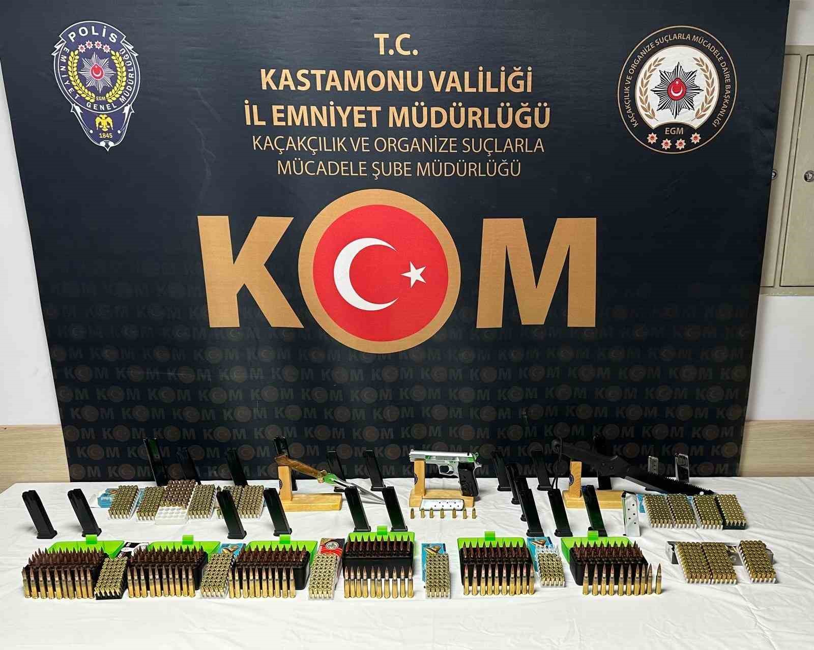 Kastamonu’da 16 adrese operasyon: 12 gözaltı