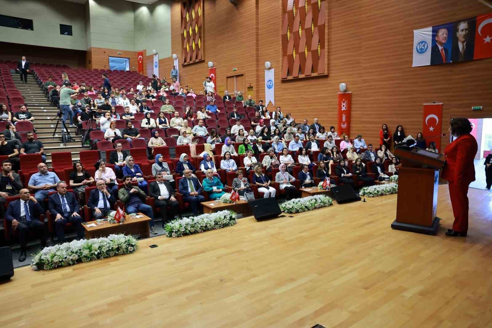 Kayseri Üniversitesi’nde ‘Güçlü Birey, Sağlıklı Aile Ve Gelişen Toplum’ konulu çalıştay düzenlendi