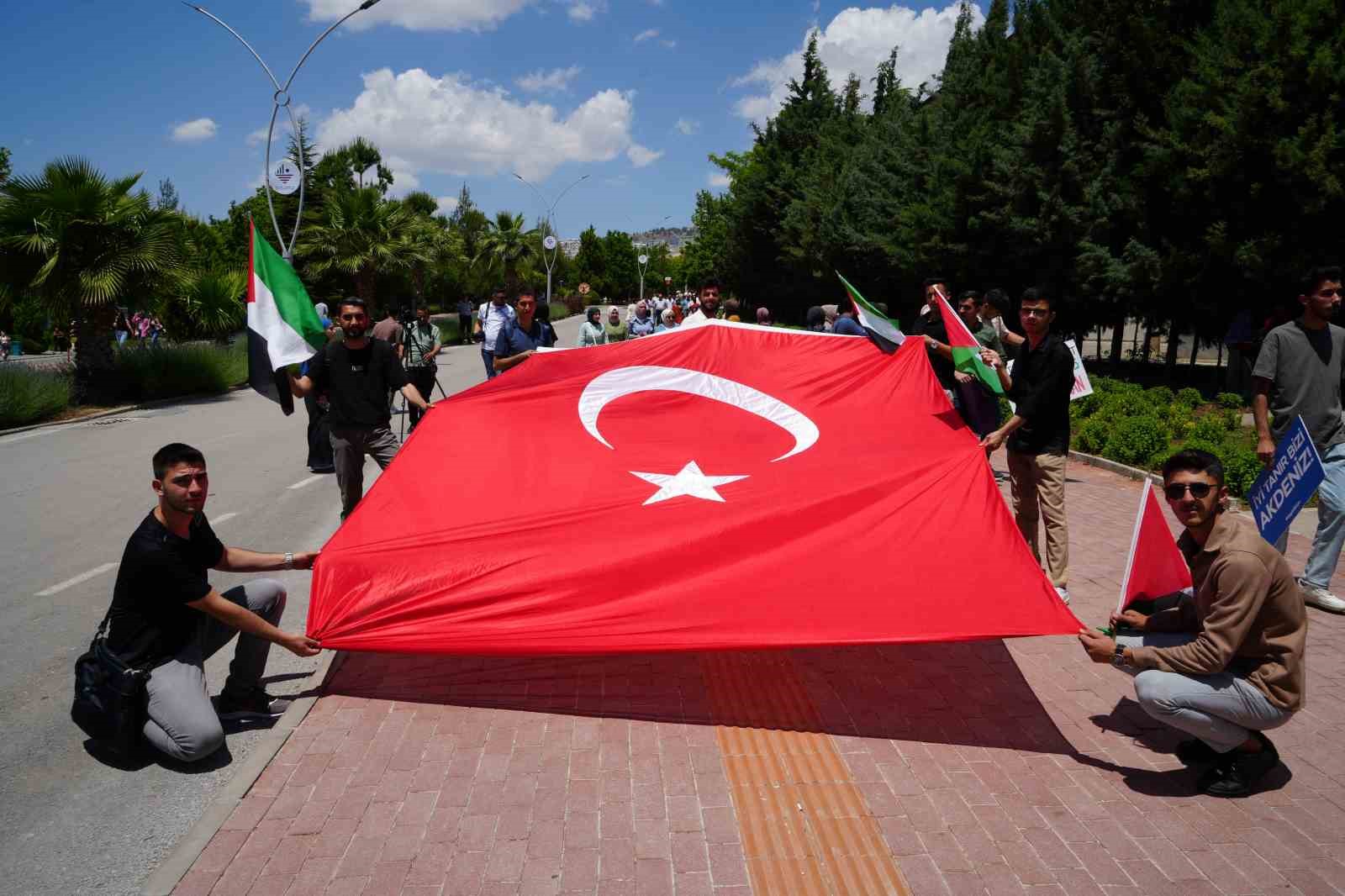 Kilis’te öğrenciler ve akademisyenler Filistin’e destek için yürüdü