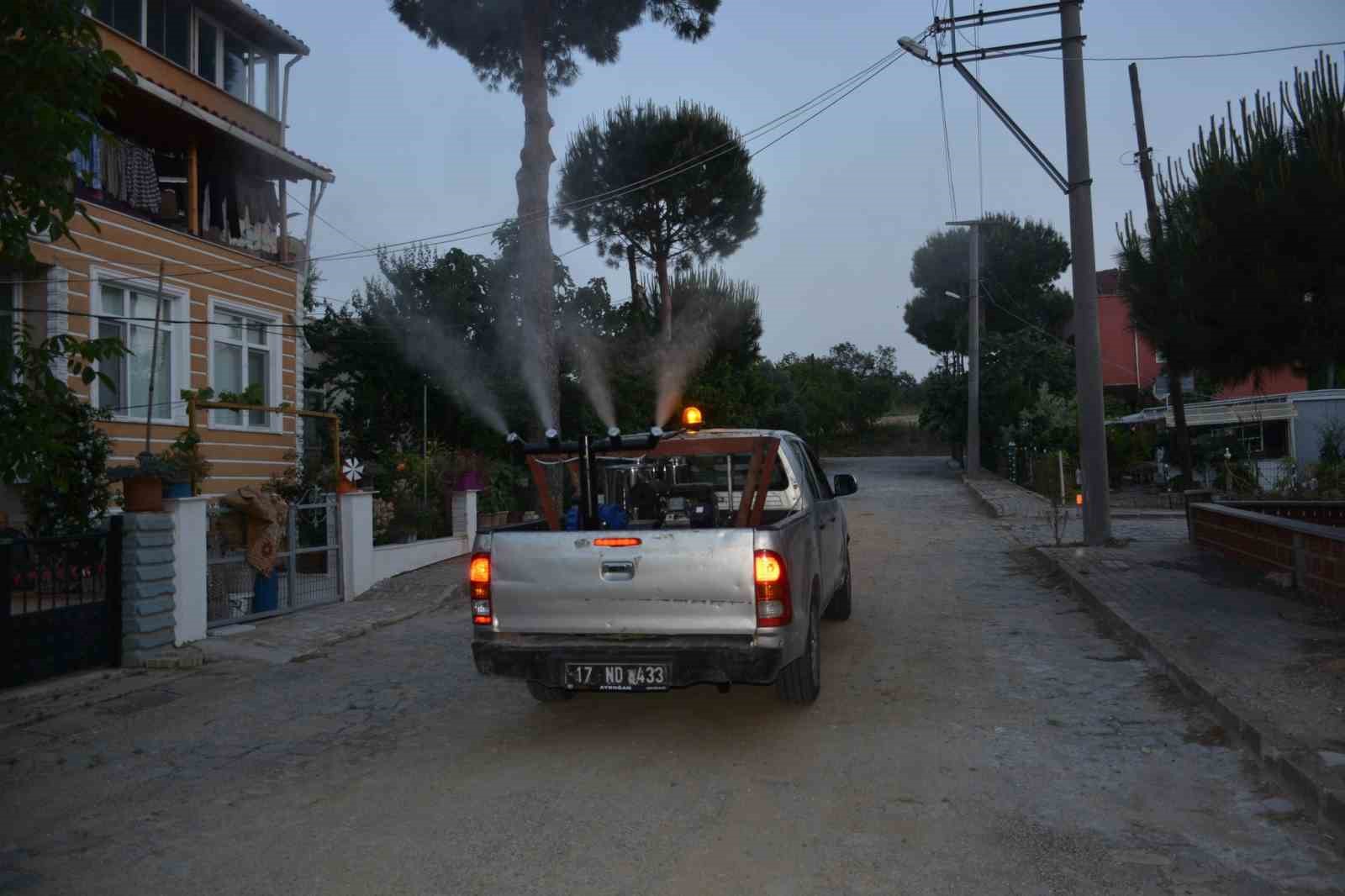 Lapseki Belediyesi sinek ve haşerelere karşı ilaçlama çalışmalarına başladı