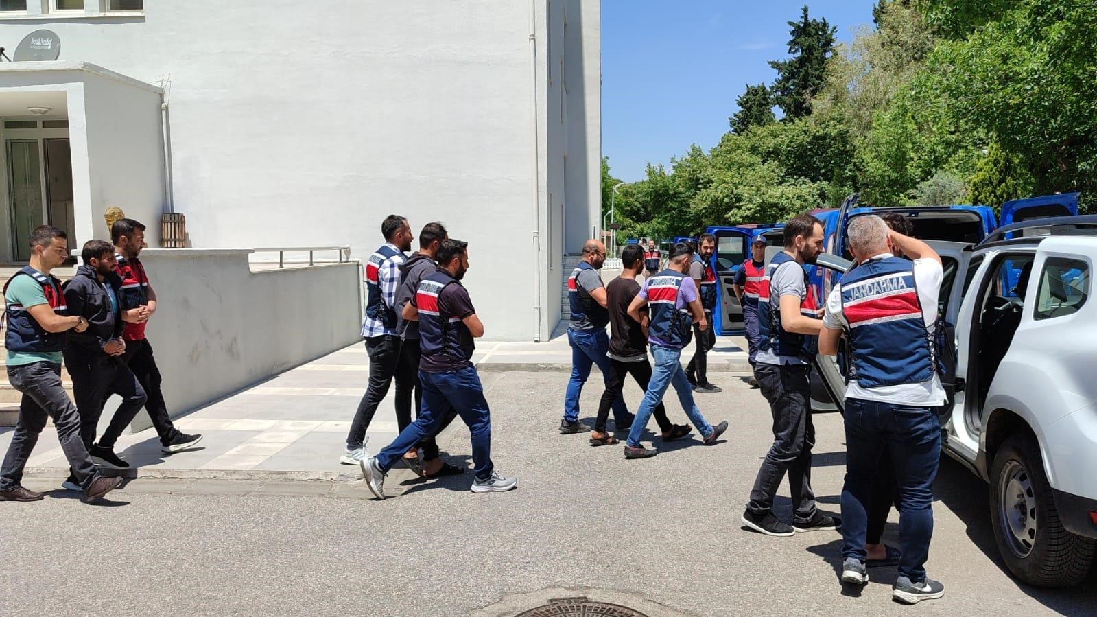 Manisa’da jandarmadan PKK terör örgütüne operasyon: 3 kişi tutuklandı