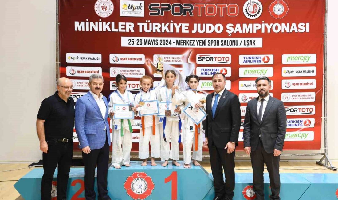 UŞAK YENİ SPOR SALONUNDA BAŞLAYAN VE 2 GÜN SÜRECEK OLAN