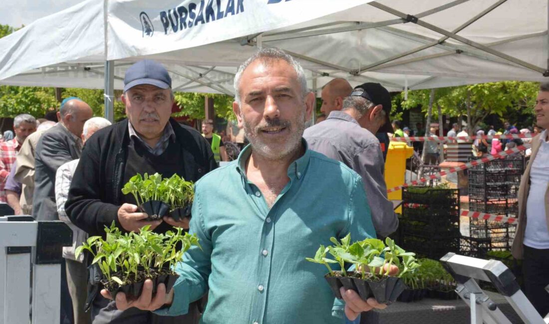 ANKARA’NIN PURSAKLAR BELEDİYESİ, ÇİFTÇİLİK ALANINDA FARKINDALIK OLUŞTURMAK AMACIYLA VATANDAŞLARA BİBER,