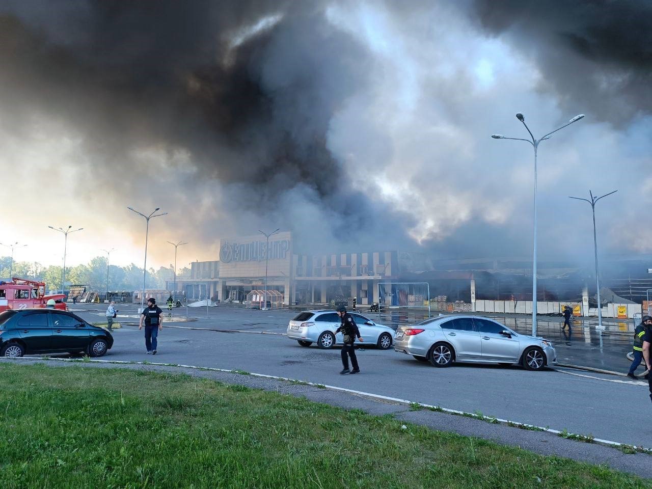 Rusya’dan Ukrayna’da inşaat malzemeleri satan hipermarkete saldırı: 2 ölü