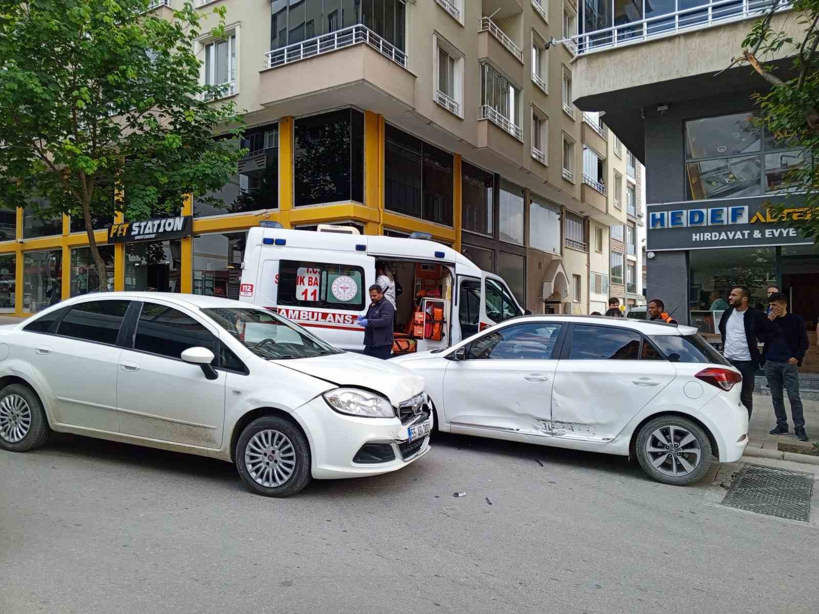 Samsun’da iki otomobil çarpıştı: 3 yaralı