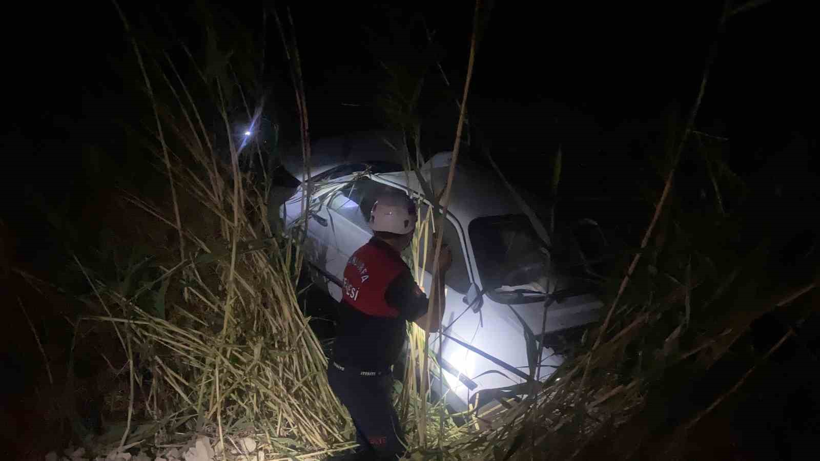 Şanlıurfa’da otomobil tahliye kanalına devrildi: 2 yaralı