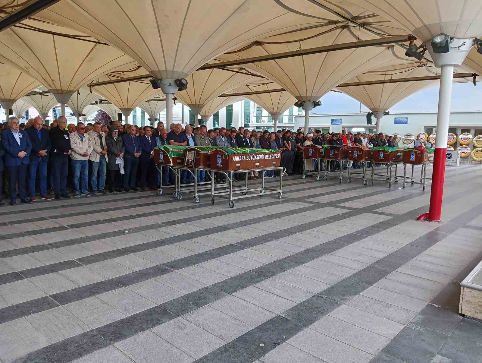 ANKARA'DA, KENDİSİNE SAPLANTILI OLDUĞU İLERİ SÜRÜLEN ADAM TARAFINDAN SİLAHLA ÖLDÜRÜLEN