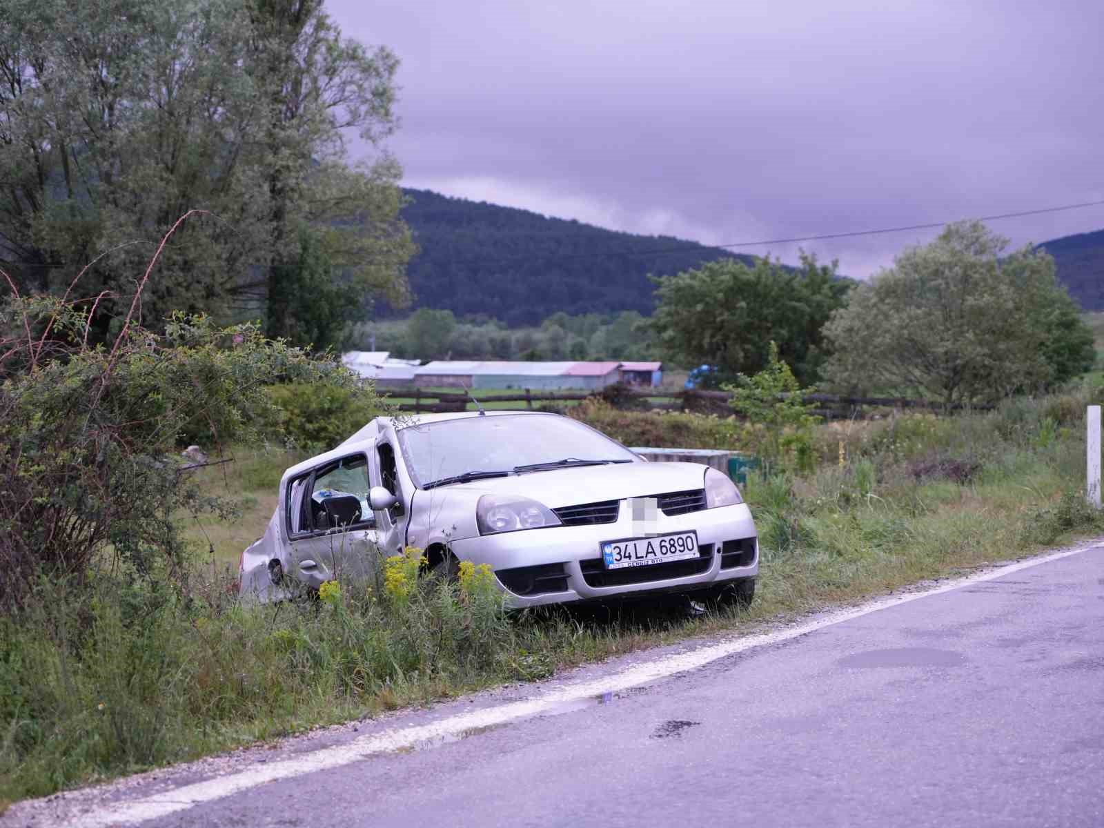 Servis aracı ile otomobil çarpıştı: 5 yaralı