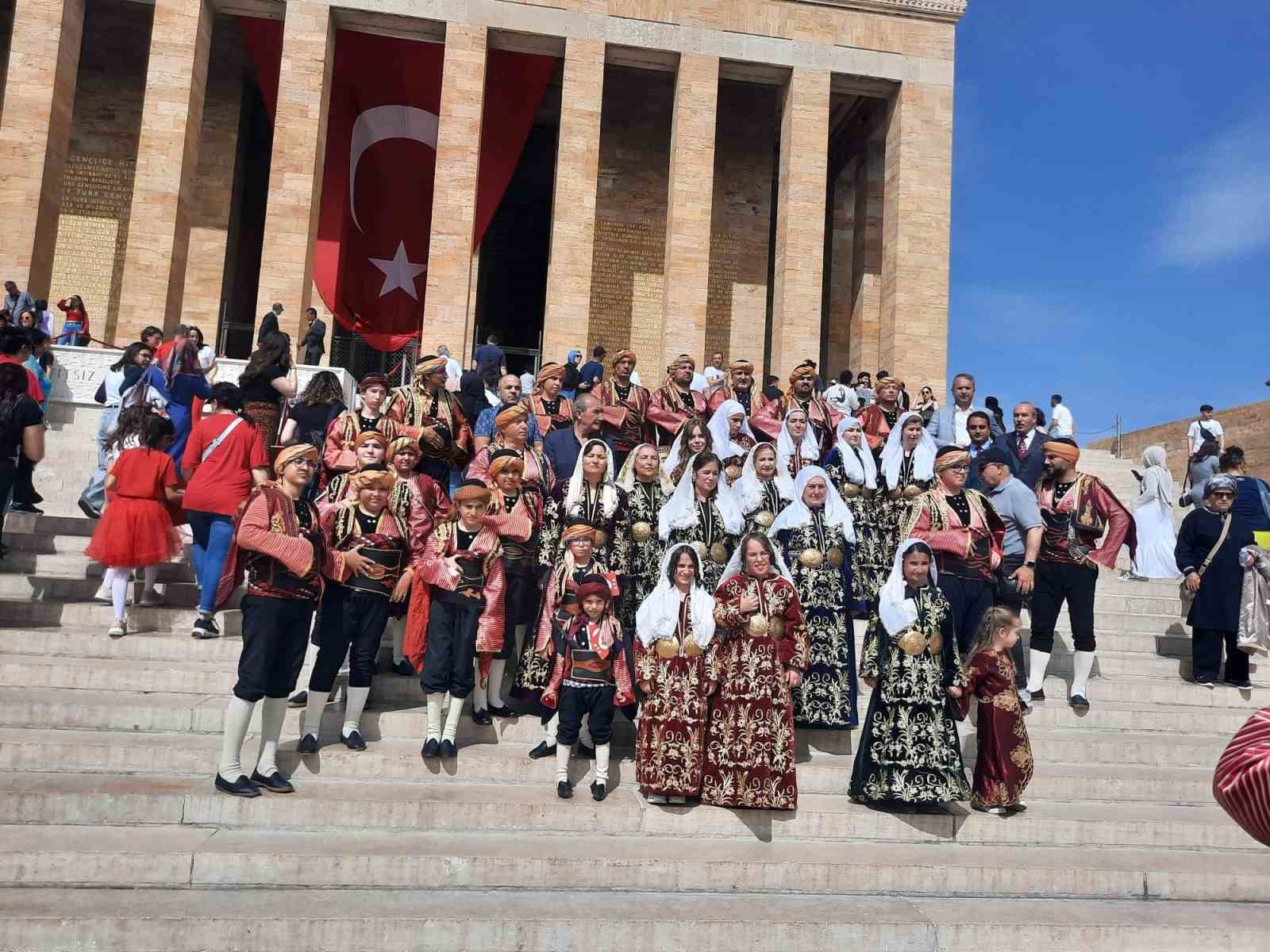 ANKARA KULÜBÜ DERNEĞİ YENİMAHALLE ŞUBESİ GENÇLİK HAFTASI DOLAYISIYLA ANITKABİR'İ ZİYARET