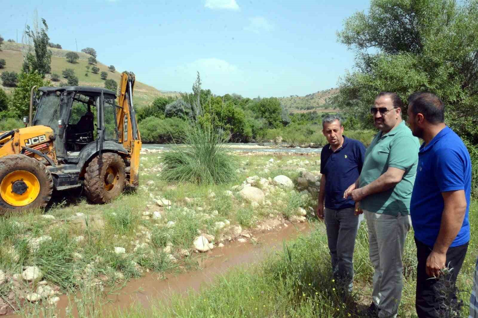 Siirt’te köy yollarında çalışan personele denetleme