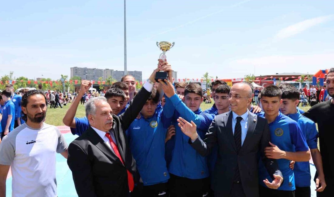 TALAS BELEDİYE BAŞKANI MUSTAFA YALÇIN’IN KURDUĞU SPORCU FABRİKASI, FUTBOL ALT