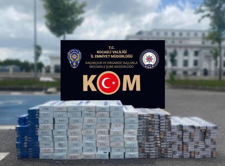 TEM Otoyolu’nda bir araçta bin 430 paket gümrük kaçağı sigara ele geçirildi