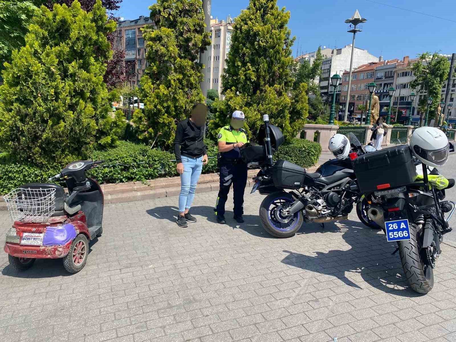 Trafiği kapalı alana giren 71 motosikletliye ceza yazıldı