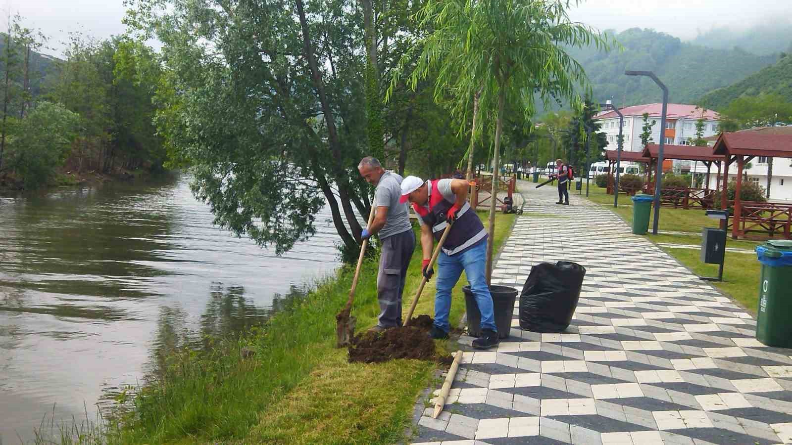 Turnasuyu Kordon Park’ta yeşillendirme çalışmaları başlatıldı