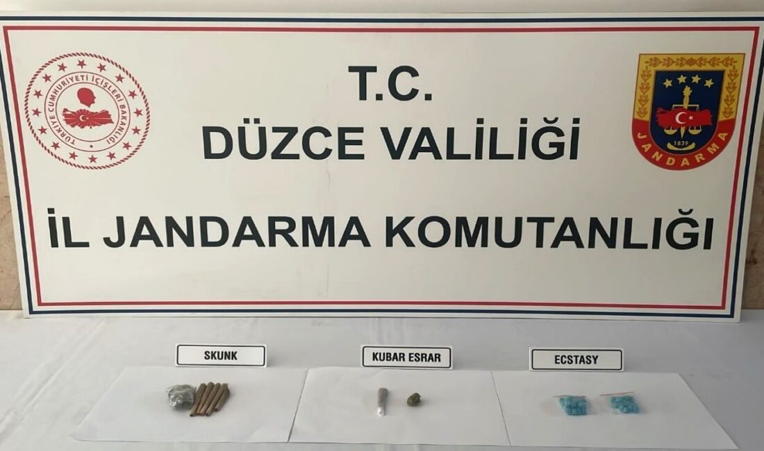 DÜZCE'DE 26 GRAM BONZAİ,