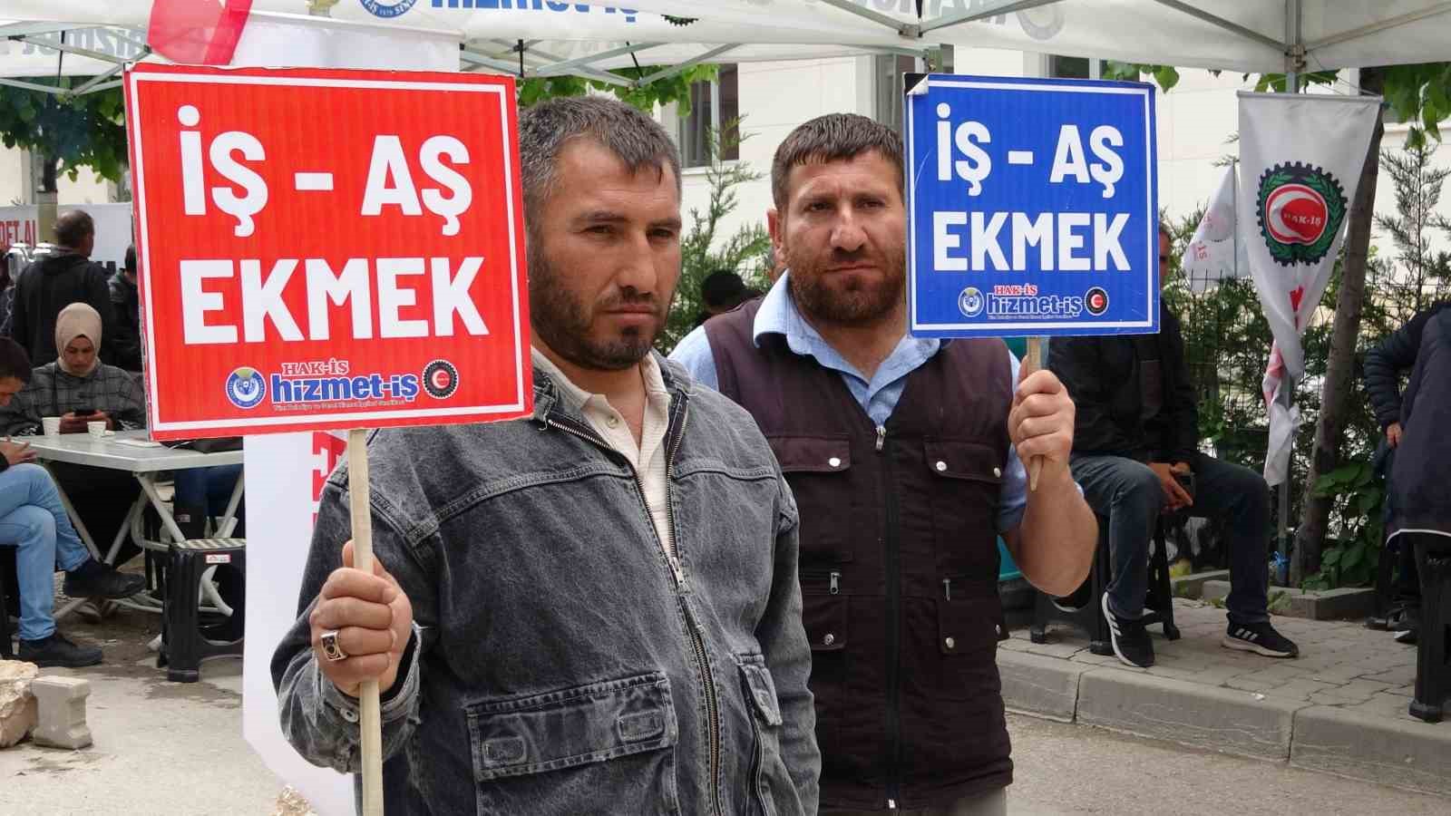 Van’da işten çıkarılan işçilerin oturma eylemi devam ediyor