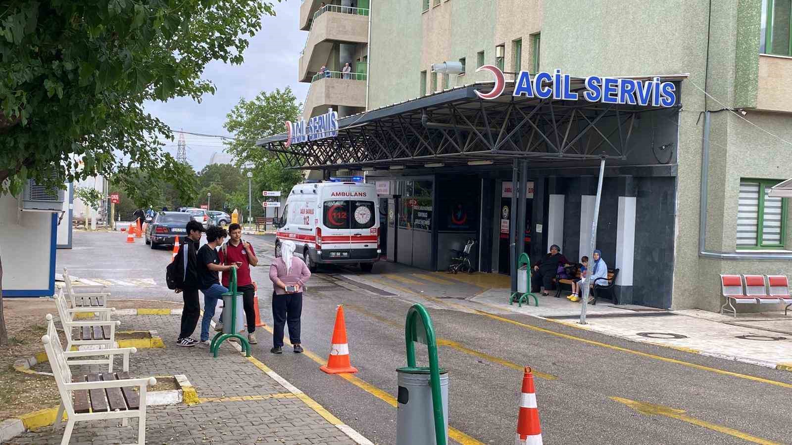 Velinin dağıttığı tavuklu pilavdan öğretmen ve öğrenciler zehirlendi