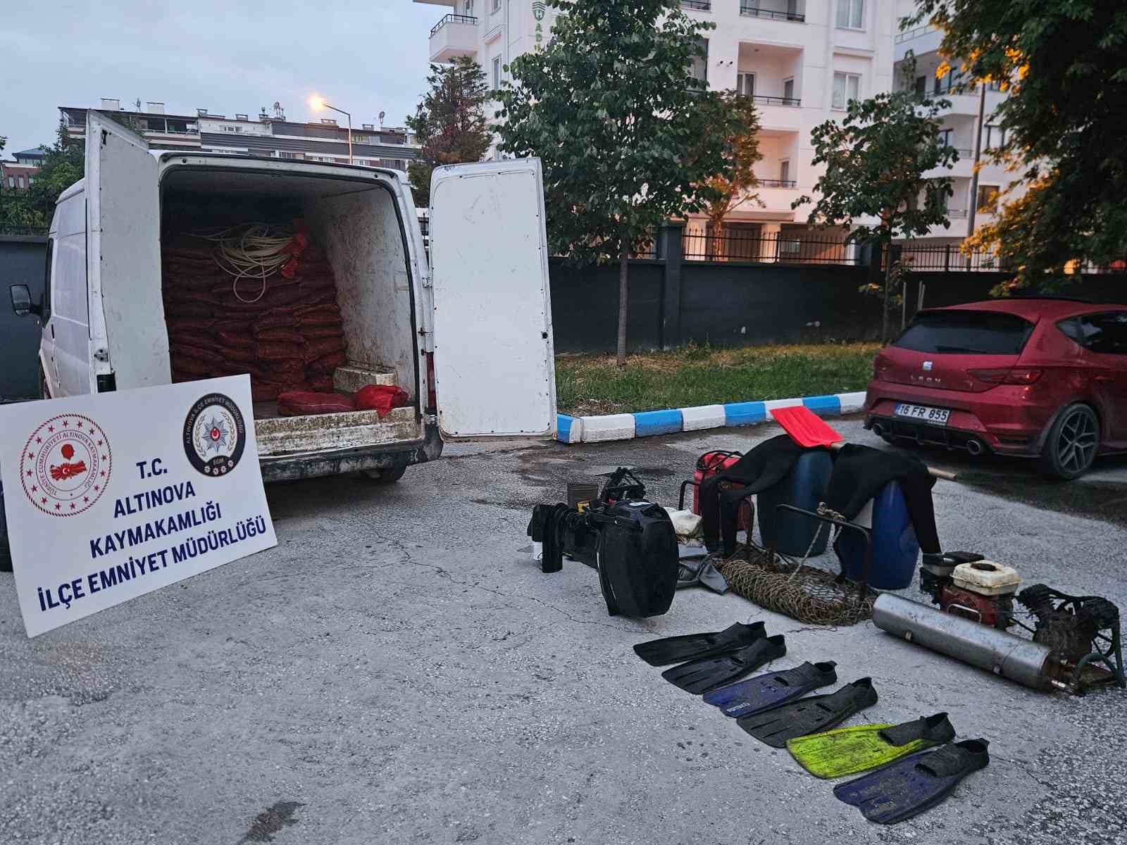 Yalova’da 2 ton 300 kilo kaçak midye ele geçirildi